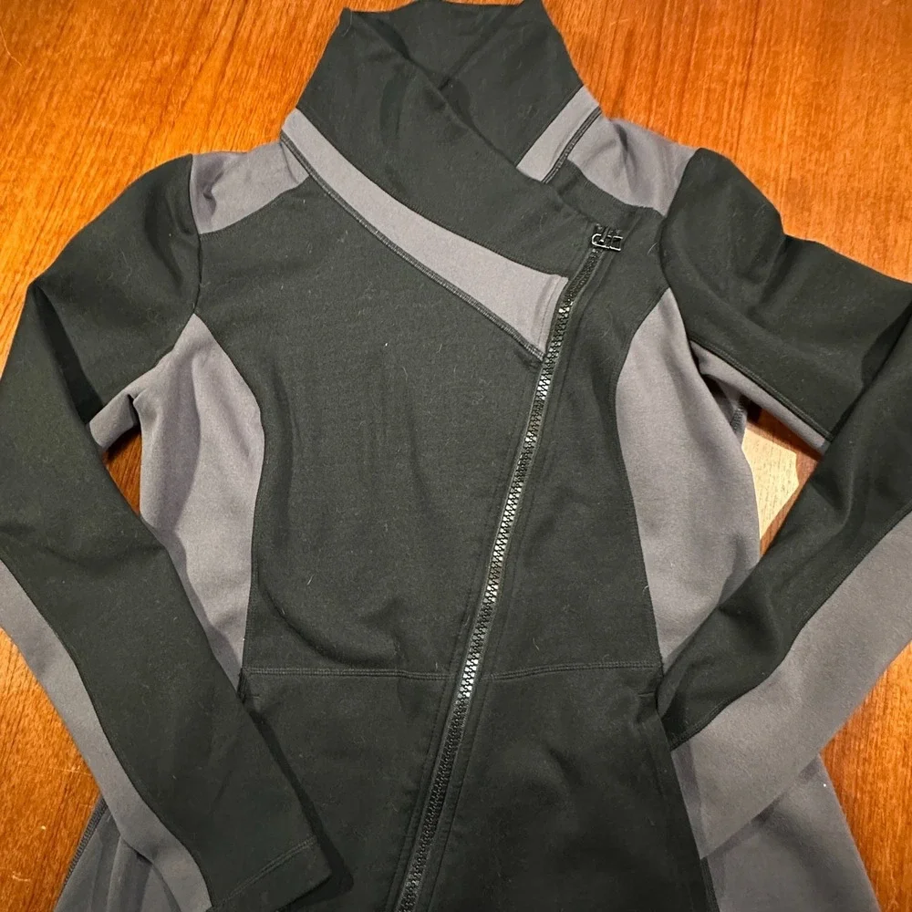 CAbi Jacket Womens Sz‎ M Dash Asymmetric Track Black Gray Pockets Full Zip